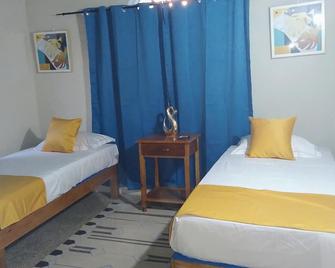 Comfortable 2-bedroom house in beautiful Montego Bay with AC, WiFi,Free parking. - Montego Bay - Bedroom