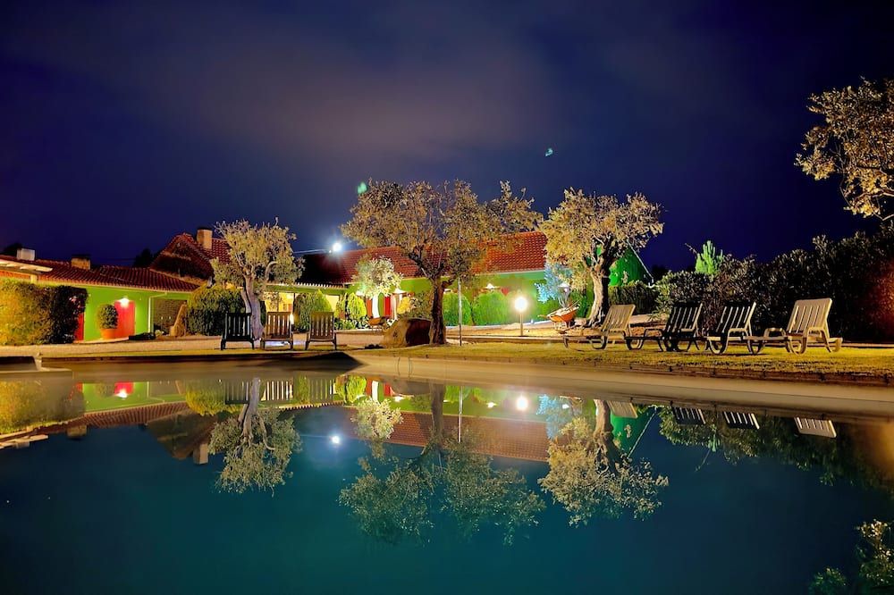 Raízes da Vinha - Boutique Mountain Stay in Serra da Estrela, Seia - סייה - בריכה