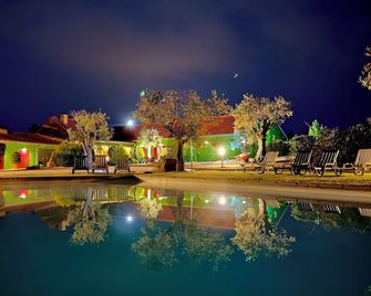 Raízes da Vinha - Boutique Mountain Stay in Serra da Estrela, Seia - סייה - בריכה