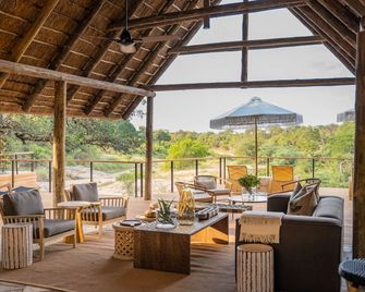 Thornybush Game Lodge - הודספרוט - פטיו