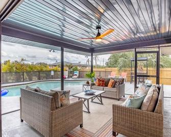 Englewood, Manasota Keys - 2 Bedroom Luxury Villa, Pool, Game room, 6 min to Beaches next to Canal - Englewood - Pool