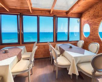 Mackenzie Beach Hotel & Apartments - Larnaca - Restaurant