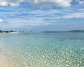 Stress-free Bahamian Vacation Home On The Beach - Фріпорт - Пляж