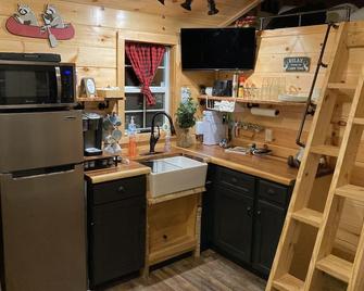 Knotty Pines Cabin Home near Kentucky Lake - Springville - Cocina