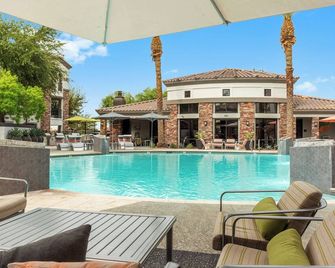CozySuites Glendale by the stadium with pool 01 - Glendale - Pool