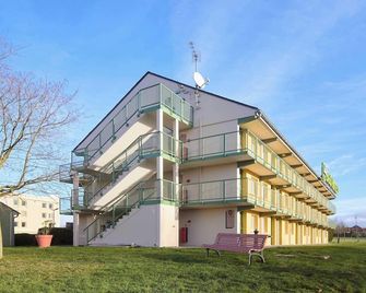 B&B HOTEL Saint-Witz Roissy - Saint-Witz - Building