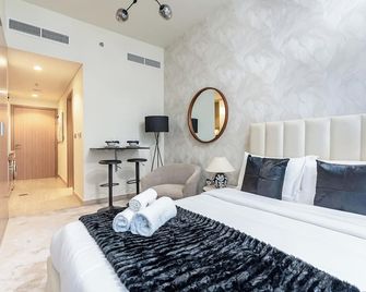 Nasma Luxury Stays - Cozy Urban Studio at Azizi Riviera 43 in Meydan - Dubái - Habitación