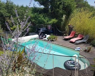 Villa forest home avec piscine dans les gorges du verdon en Provence - Quinson - Piscina