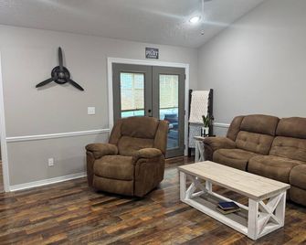 Family & Game-Day Retreat – Near Msu & Bama! Tdy Or Pcs - Easy Drive to Base! - Columbus - Olohuone