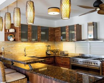 Luxurious Sugar Ridge Villa with Incredible View - Jolly Harbour - Keittiö