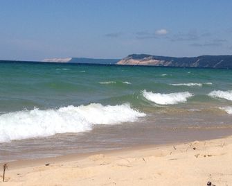 Beautiful 'Up North' Beulah, MI - Beulah - Playa