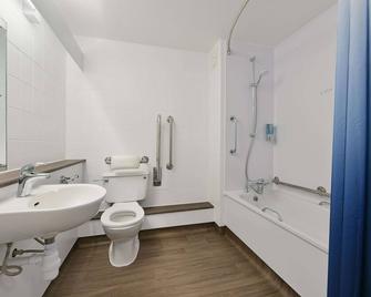 Travelodge Thame - Thame - Bathroom