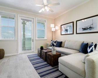 Bay View 2 Bed / 2.5 Bath Vacation Townhome Rental in Key West Area - Little Torch Key - Living room