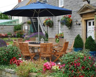 Double-Gate Farm - Wells - Patio