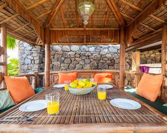 Elegant Luxury Yurt, Paradise by the Beach, ideal for family/couple, private kitchen/lounge/shower r - Arrieta - Salle à manger