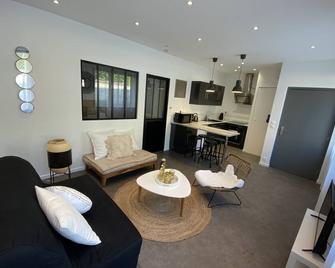 Superb apartment 5 minutes from Fontainebleau - Ury - Wohnzimmer