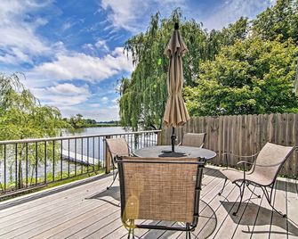 Charming Horicon Cottage + Dock on Rock River - Horicon - Balcón