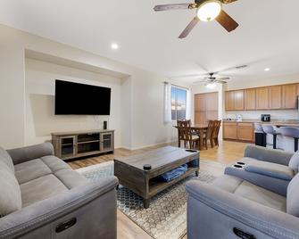 Rancho Relaxo - Avondale - Living room
