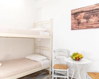 Luxury Naxos Suites Superior Quadruple Apartment City Center Modern - Schoinousa - Camera da letto