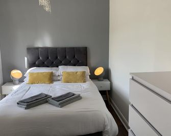 Ayr Holiday Apartment - Ayr - Yatak Odası