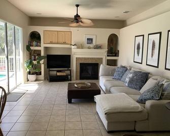 Pristine Waterfront Home With Designer Finishes & Heated Swimming Pool - Crystal River - Living room