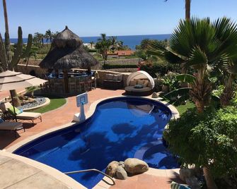 Luxury villa, steps from the beach; heated pool/spa & palapa bar, ocean view - Cabo San Lucas - Piscina