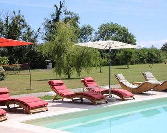 La Villa Mirabelle 2min d'Arromanches-les-Bains - Arromanches-les-bains - Piscina