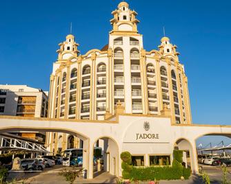 Jadore Deluxe Hotel And Spa - Side - Building