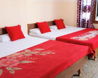 Hotel Gayatri Guest House Haridwar - Haridwar - Bedroom