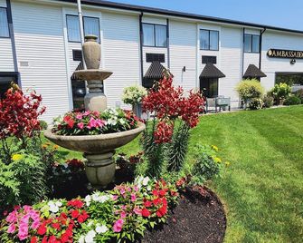 Ambassador Inn and Suites - South Yarmouth - Gebouw