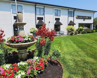 Ambassador Inn and Suites - South Yarmouth - Bygning