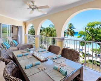 Modern Beachfront Condo with Pool - Sapphire 311 - Dover - Balkon