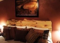 Stone Lizard Vacation Rentals - Bluff - Schlafzimmer