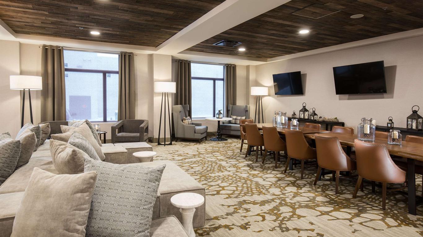 Pomeroy Inn & Suites Prince George