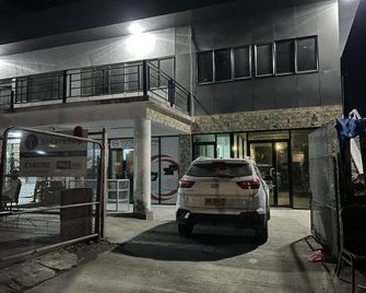 Sunset Retreat Sleeps 4 with Wi-Fi - Honiara - Gebäude