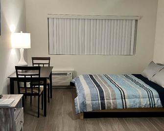 The Hidden Gem - Glendale - Bedroom