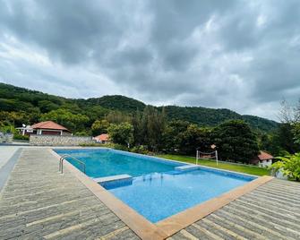 Aara Jungle Resort - Coimbatore - Pool