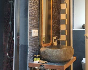Aparthotel De Beek Anno 1410 - Sint-Truiden - Bathroom