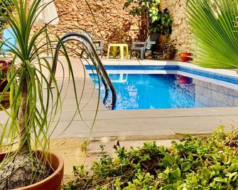 Boutique Hostal Lorca - Nerja - Piscina