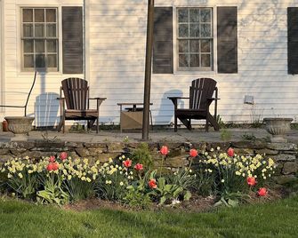 #2-Abbott Brook Inn-Peaceful 125-Acre Farm Suite with Indoor Heated pool. - North Berwick - Terasa