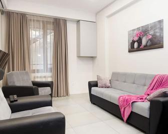 Stay Inn on Saryan 26.3 str. - Eriwan - Wohnzimmer
