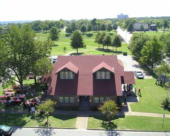 Hi Little Rock Firehouse Hostel & Museum - Little Rock