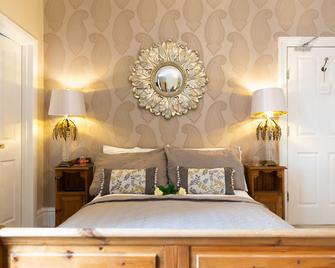 All Seasons Guest House - Filey - Bedroom