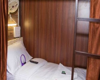 Negasi Dormitory - Bombay - Habitación