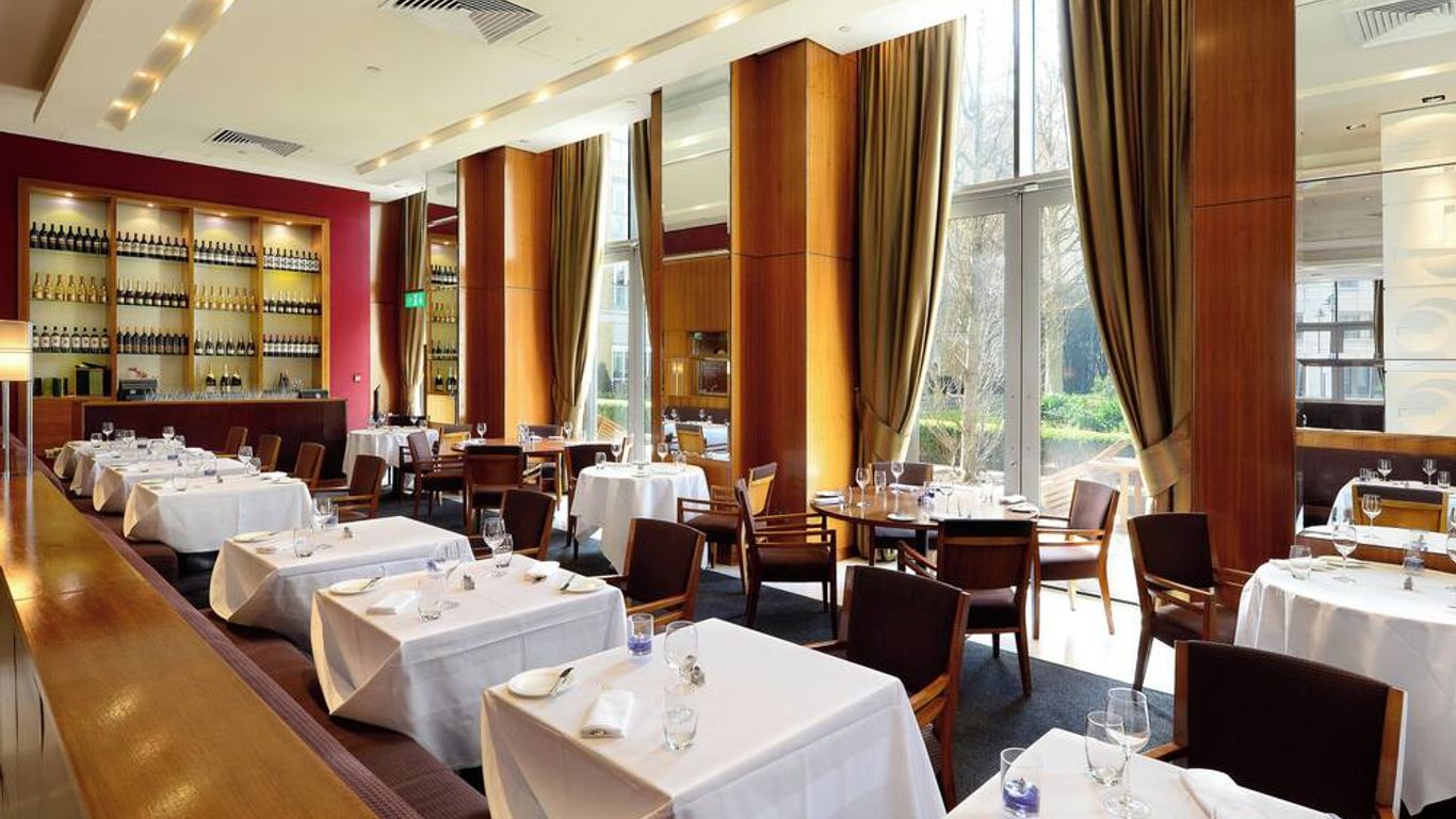 Canary Riverside Plaza Hotel