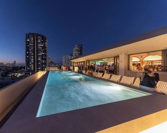 Bounce Surfers - Surfers Paradise - Pool
