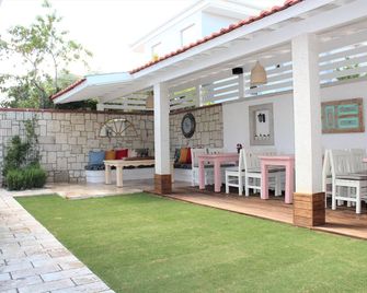 Villamer Hotel Alacati - Cesme - Patio