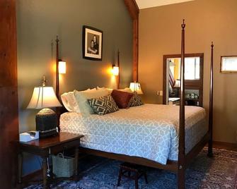 Steelhead Creek Vineyards Rustic Working Barn - Santa Rosa - Bedroom