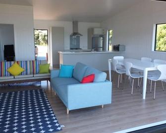 Absolute Beachfront Bach - Kerikeri - Pokój dzienny