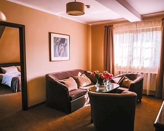 Forrest Hotel & Restaurant - Racula - Sala de estar